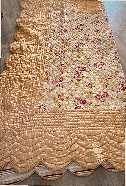 Amazing Vintage Nordstrom Floral Cotton & Satin Scalloped Queen Quilt Bedspread