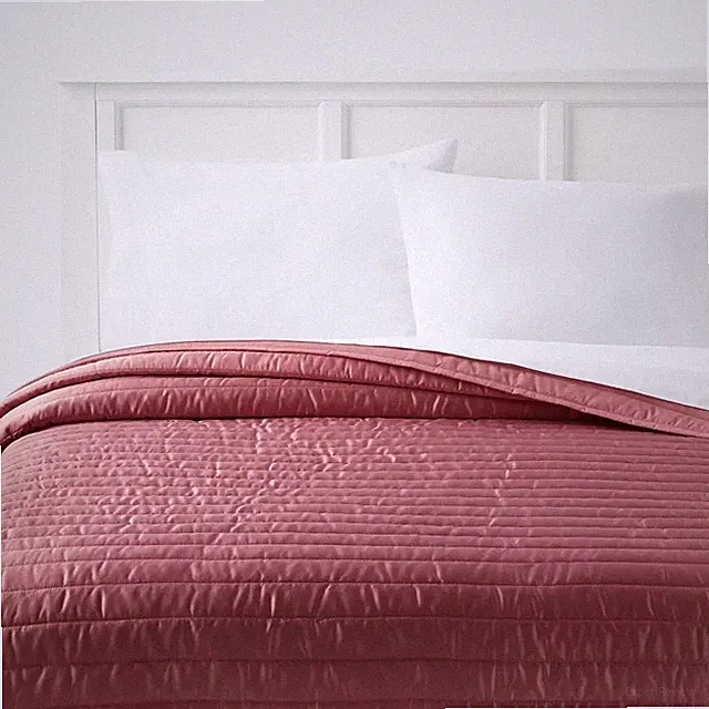 Full/Queen Rose Pink Satin Quilt - Room Essentials