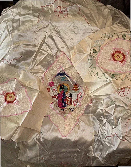 WWII Era Ivory Satin Embroidered Bedspread Coverlet + 2 Pillowcases Geisha Japan