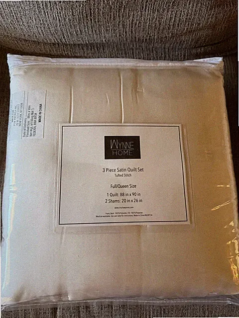 WYNNE HOME Full/Queen 3 Piece Polyester Satin Quilt Set Tufted Stitch Vanilla